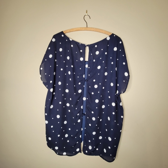 🆕️ Torrid Navy Dot Blouse - Picture 2 of 5